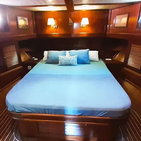 Botel Adara Yacht - Big Turkish Gulet Barcelona