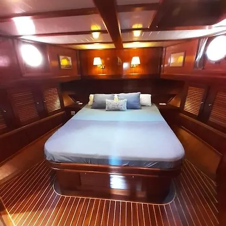 Botel Adara Yacht - Big Turkish Gulet Barcelona